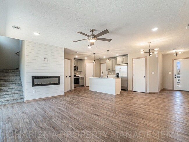 803 N Marquette Ave in Sioux Falls, SD - Foto de edificio - Building Photo