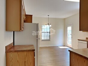 8146 Coley Davis Rd in Nashville, TN - Foto de edificio - Building Photo