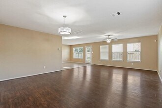 2002 Collins Rose Ct in Rosenberg, TX - Building Photo - Building Photo