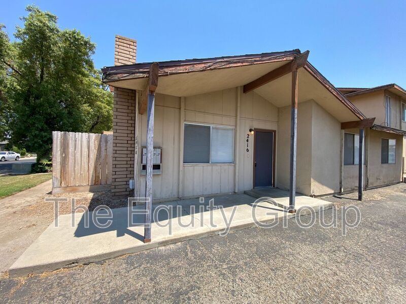 2416 S Sallee St in Visalia, CA - Building Photo