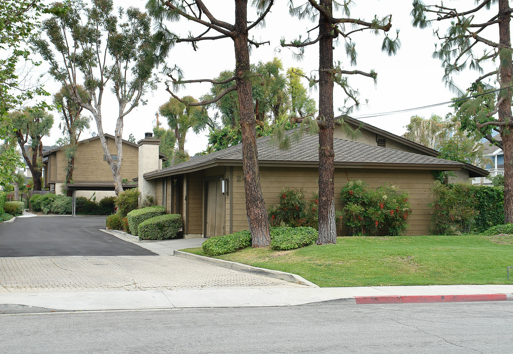 2431 Orange Ave in Costa Mesa, CA - Building Photo