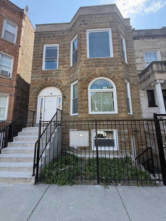 property at 2933 W Lexington St