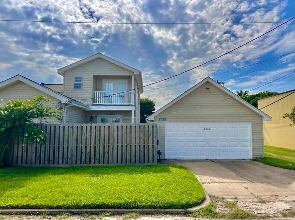 2725 42nd St in Galveston, TX - Building Photo