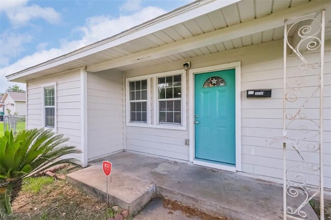 3313 Chestershire Dr in Pasadena, TX - Building Photo - Building Photo