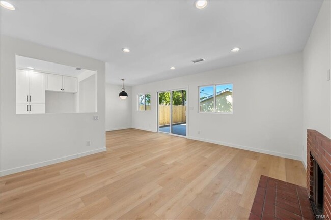 property at 1323 S Hickory Ave