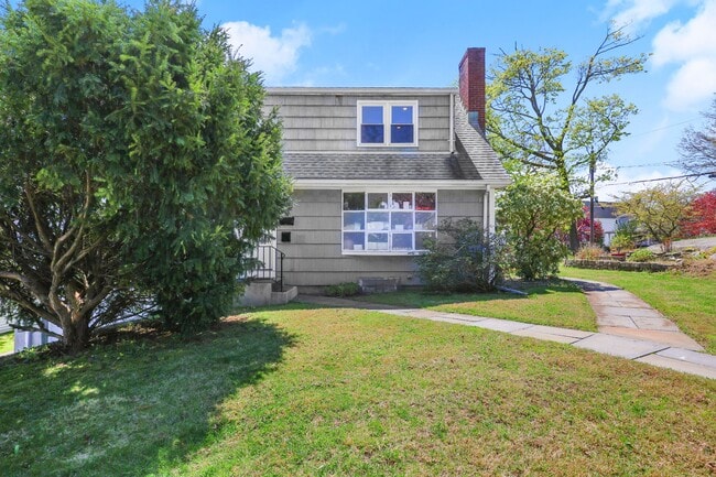 property at 8 Reynolds Pl