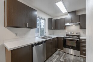 Evergreen Village Apartments in Vancouver, WA - Building Photo