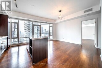 21-2521 Widmer St in Toronto, ON - Building Photo - Building Photo