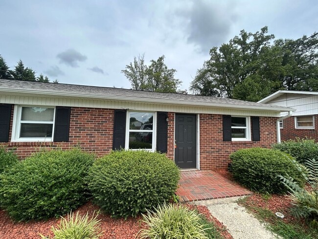 440 Rosewood Ave in Martinsville, VA - Building Photo - Building Photo