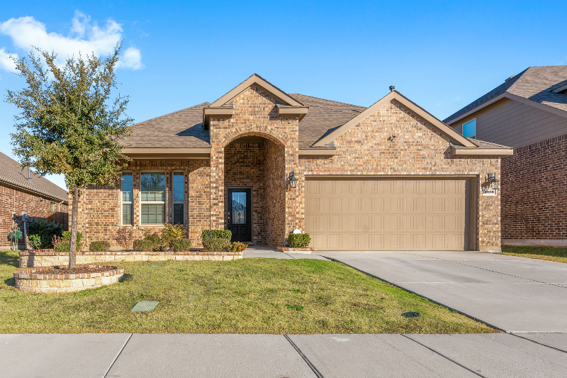 1105 Lake Summit Dr in Little Elm, TX - Building Photo