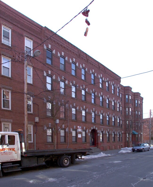 534 S Bridge St in Holyoke, MA - Foto de edificio - Building Photo
