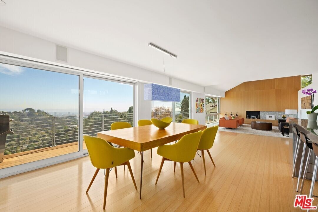1260 Linda Flora Dr in Los Angeles, CA - Building Photo