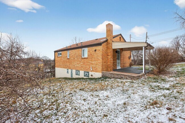 616 Lane Way in Pittsburgh, PA - Building Photo - Building Photo