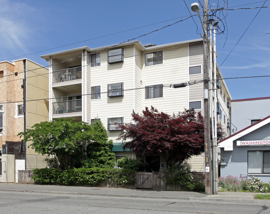 Newland Apartments in Seattle, WA - Building Photo