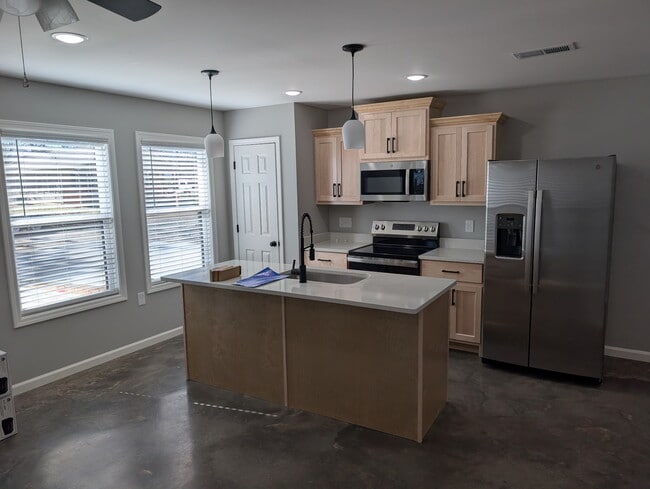 2058 Ellis St in Milan, TN - Building Photo - Building Photo