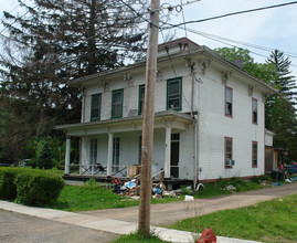 4 Mill St in Unadilla, NY - Foto de edificio - Building Photo