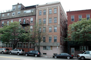 484 Commercial St Apartments