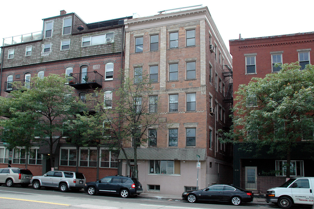 484 Commercial St in Boston, MA - Building Photo