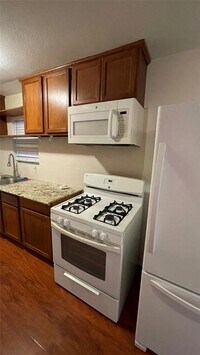 1107 Edwards St photo'