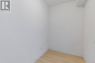 80 Queens Wharf Rd in Toronto, ON - Building Photo - Building Photo