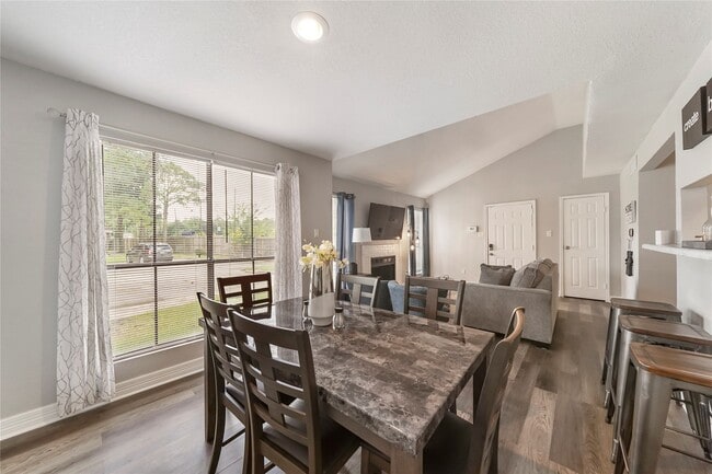 7200 T C Jester Blvd in Houston, TX - Building Photo - Building Photo