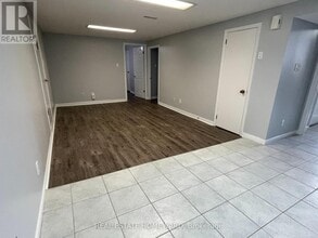 30 Norcross Rd in Toronto, ON - Building Photo - Building Photo