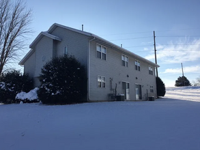 820 Spellman St in Mount Horeb, WI - Foto de edificio - Building Photo