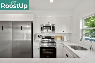 RoostUp Furnished Private Bedroom with Pri in Somerville, MA - Building Photo - Building Photo