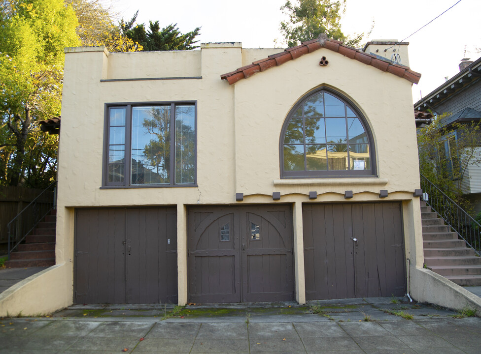 2218 Carleton St in Berkeley, CA - Building Photo