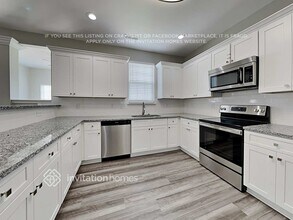 1003 Thorncroft Rd in Greensboro, NC - Foto de edificio - Building Photo