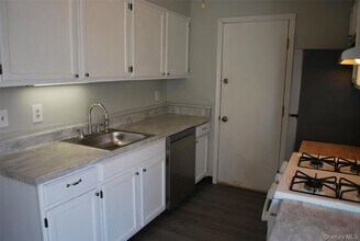 39 Candlestick Ct in Warwick, NY - Building Photo - Building Photo