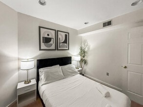 250 S 17th St in Philadelphia, PA - Building Photo - Building Photo