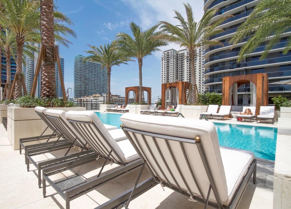801 S Miami Ave, Unit 5409 in Miami, FL - Building Photo