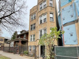 2121 N Albany Ave, Unit 3 in Chicago, IL - Building Photo