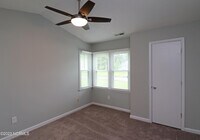 498 Hemlock Dr photo'