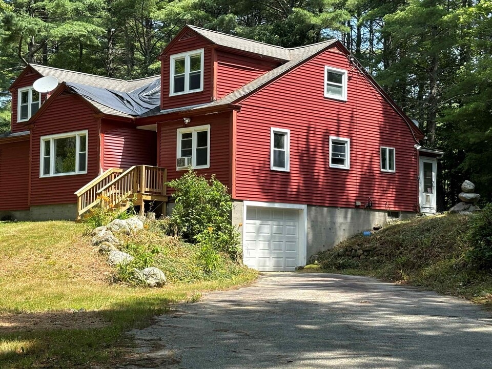300 Greenfield Rd in Peterborough, NH - Foto de edificio
