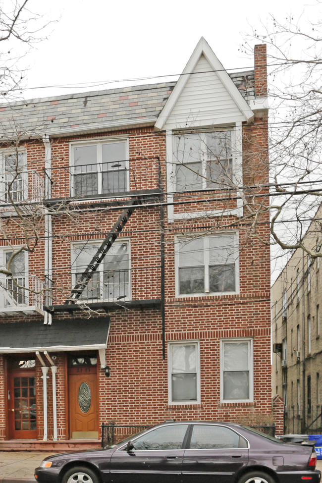 21-19 24th Ave in Astoria, NY - Building Photo - Building Photo