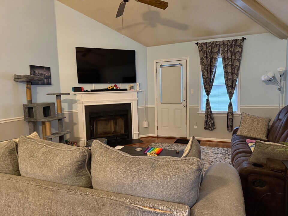 139 Barn Swallow Rdg in Yorktown, VA - Building Photo