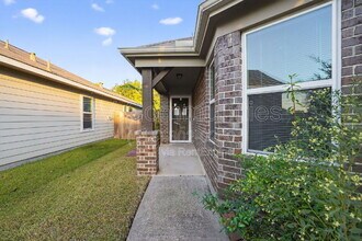 18506 W Hardy Rd in Houston, TX - Building Photo - Building Photo