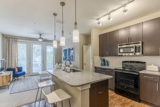 Edge at 1702 in Tampa, FL - Foto de edificio - Building Photo