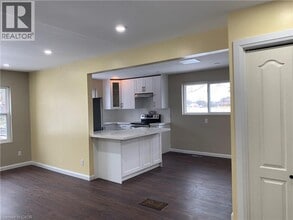 5 Michael Ave in Hamilton, ON - Building Photo - Building Photo