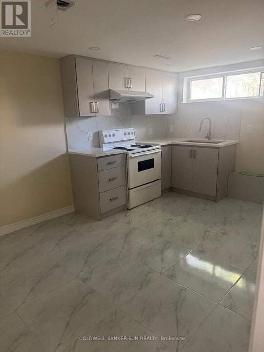 42 Jansusie Rd in Toronto, ON - Building Photo