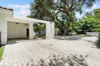5810 Maggiore St in Coral Gables, FL - Foto de edificio - Building Photo