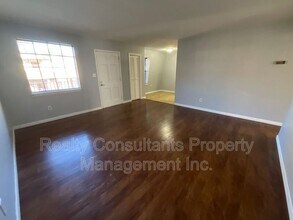 3830 Country Club Rd in Winston-Salem, NC - Foto de edificio - Building Photo