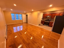 103-25 169th St in Queens, NY - Building Photo