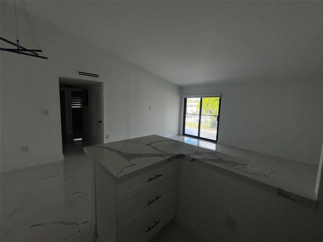 18755 NW 62nd Ave, Unit #204 in Hialeah, FL - Building Photo - Building Photo