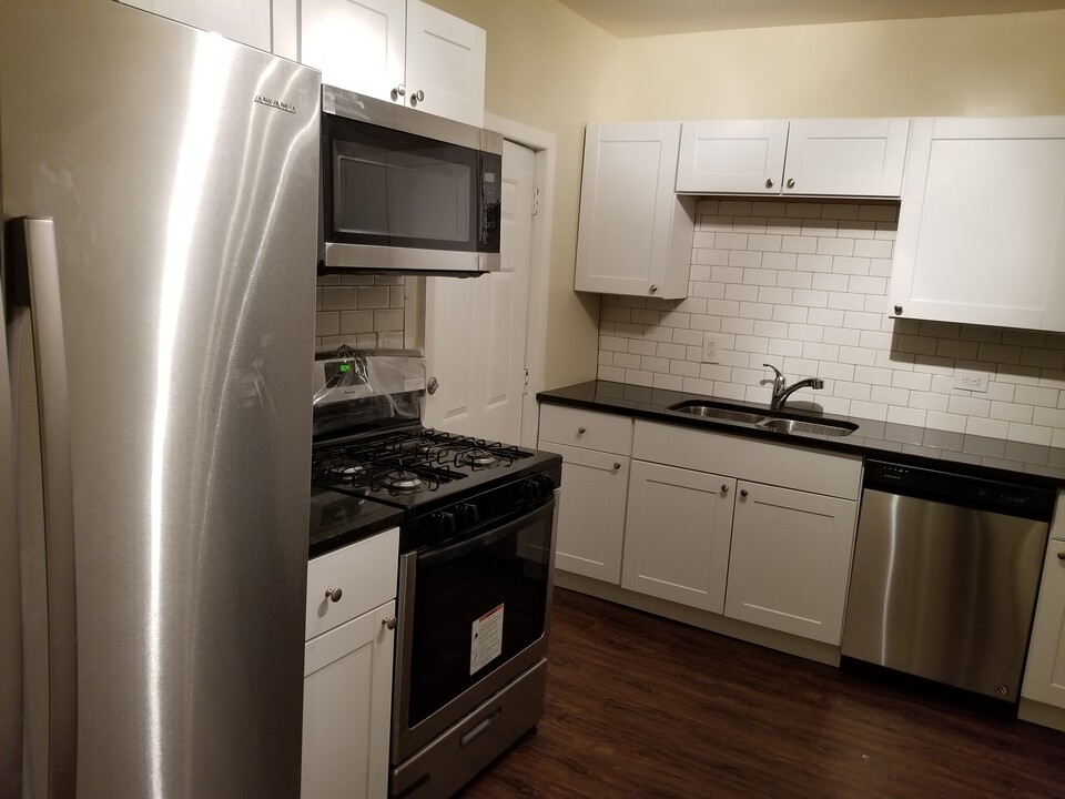 1838 S May St, Unit Apt 2F in Chicago, IL - Building Photo