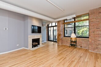 520 W Huron St in Chicago, IL - Building Photo - Building Photo