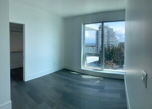 1501 Foster St in White Rock, BC - Building Photo - Building Photo