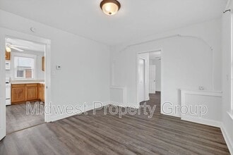 8962 Burton Ave in Overland, MO - Building Photo - Building Photo